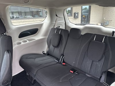 2022 Chrysler Voyager LX