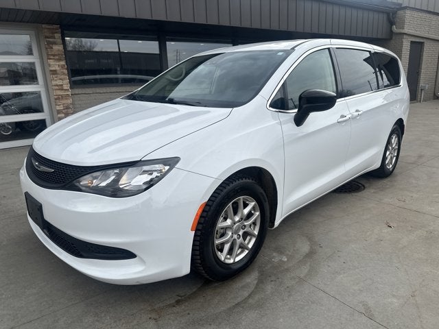 2024 Chrysler Voyager LX