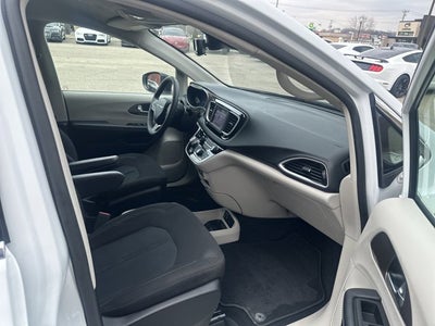 2024 Chrysler Voyager LX