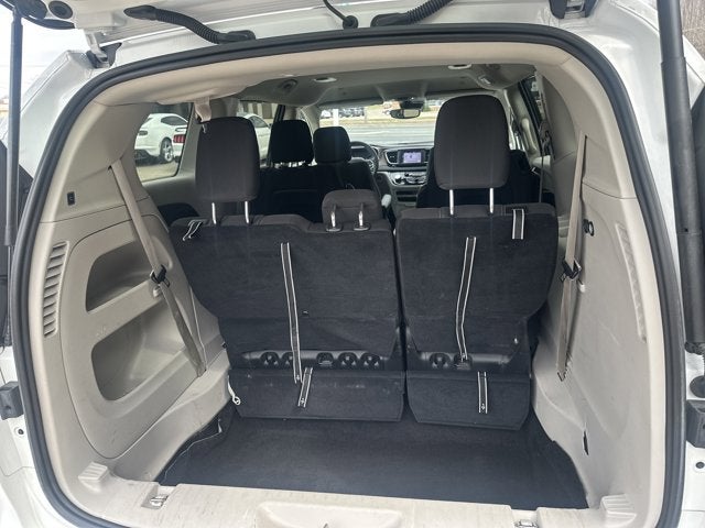 2024 Chrysler Voyager LX