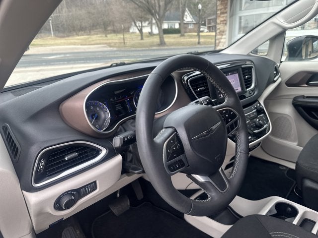 2024 Chrysler Voyager LX