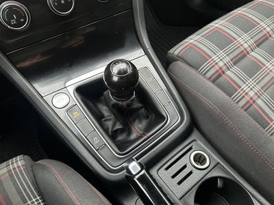 2017 Volkswagen Golf GTI Sport