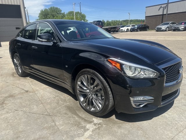 2019 INFINITI Q70 3.7 LUXE